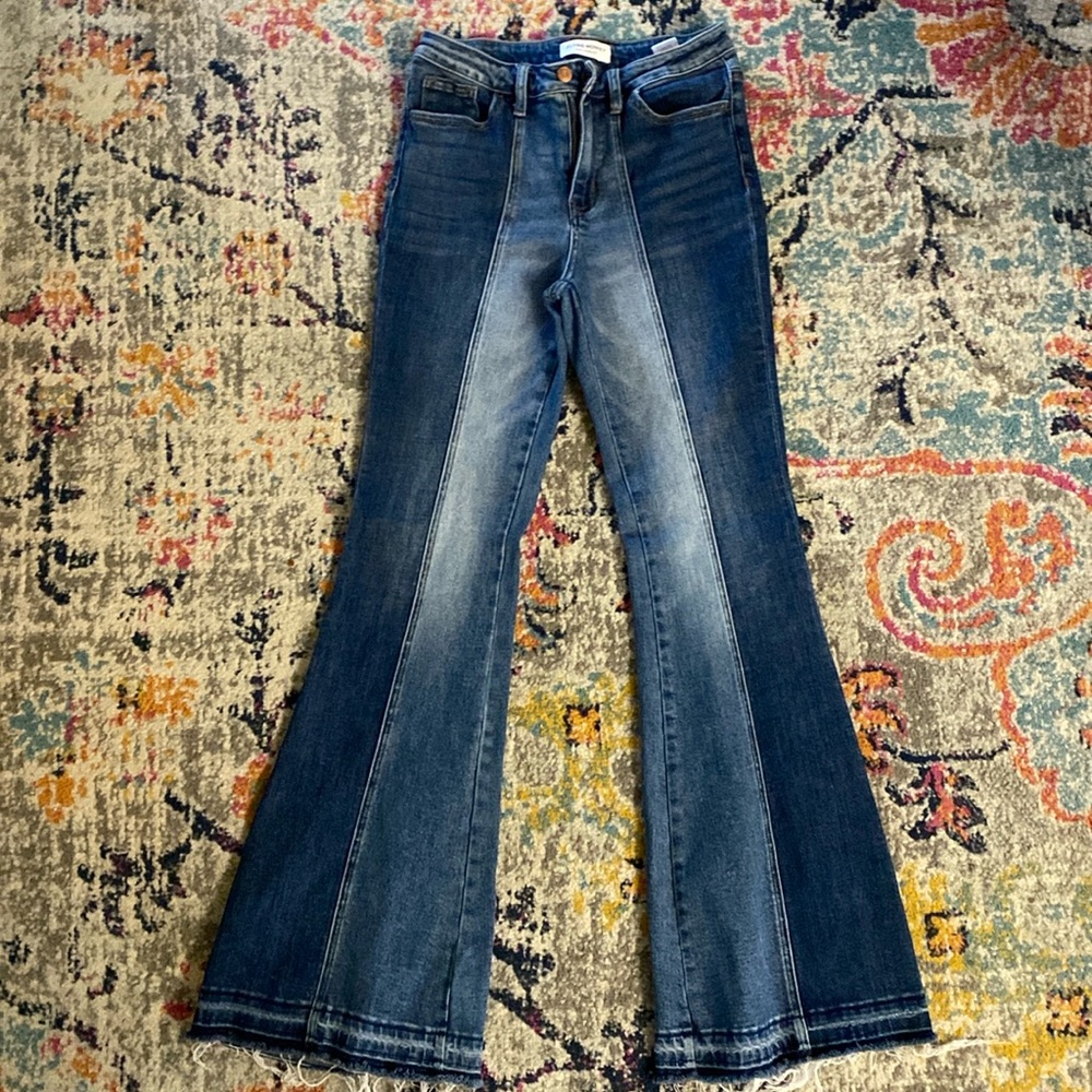 Super cute Flying Monkey. Size 28 worn once.